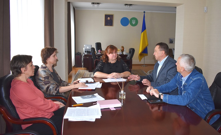 Спілкуємось з бізнесом у зручному форматі