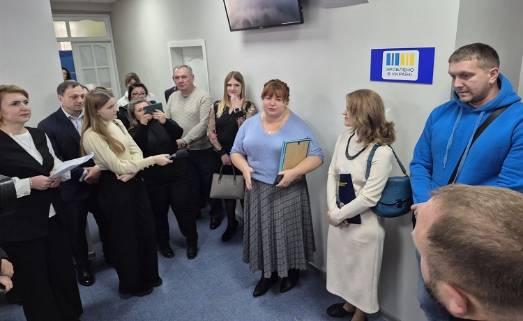 Виконуюча обов’язки начальника Головного управління  ДПС у Чернігівській області Тетяна Рубан взяла участь у відкритті Офісу «Зроблено в Україні». Фото № 3/2