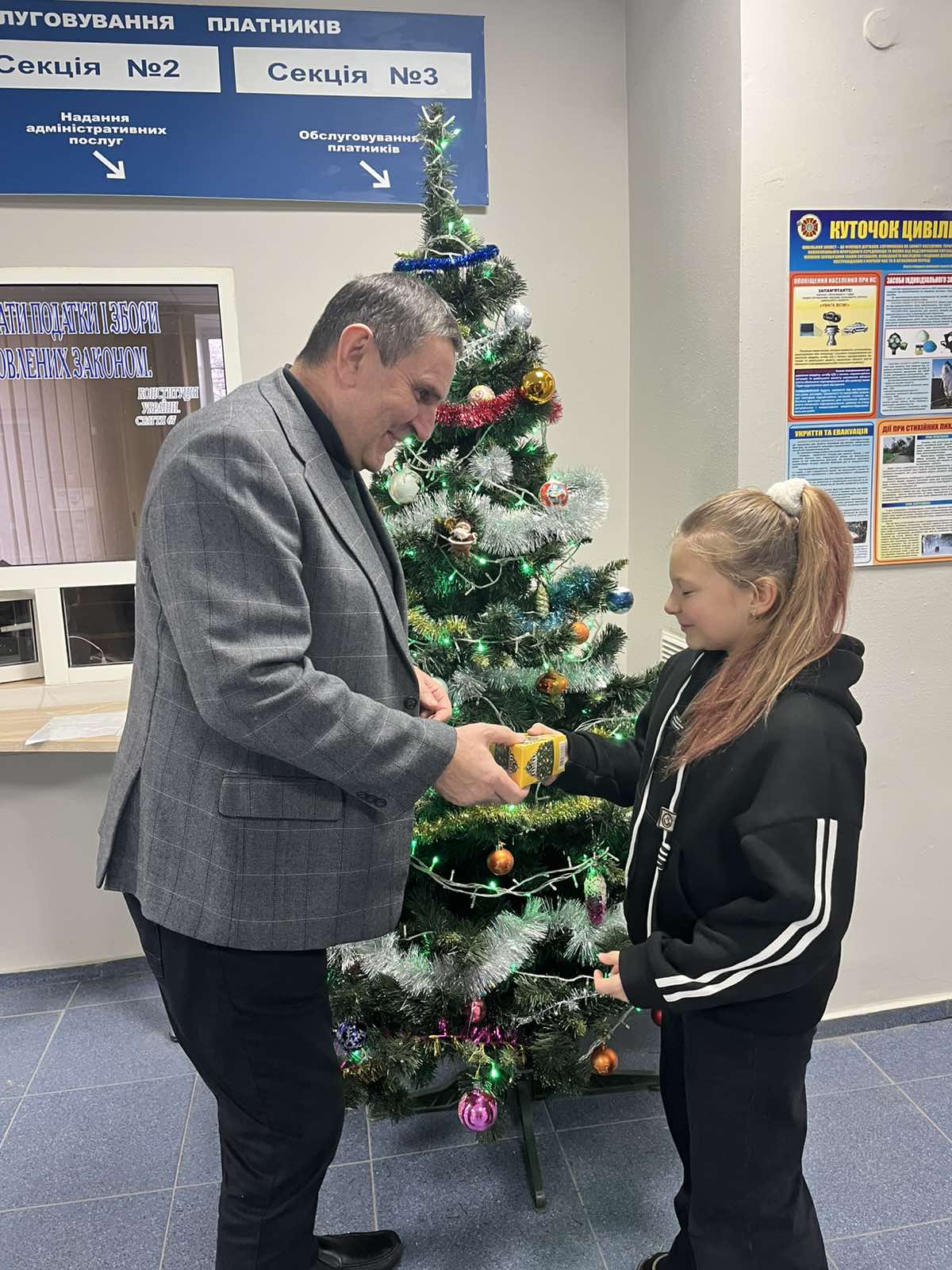 Напередодні  Дня Святого Миколая податківці Чернігівщини привітали дітей . Фото № 4/3