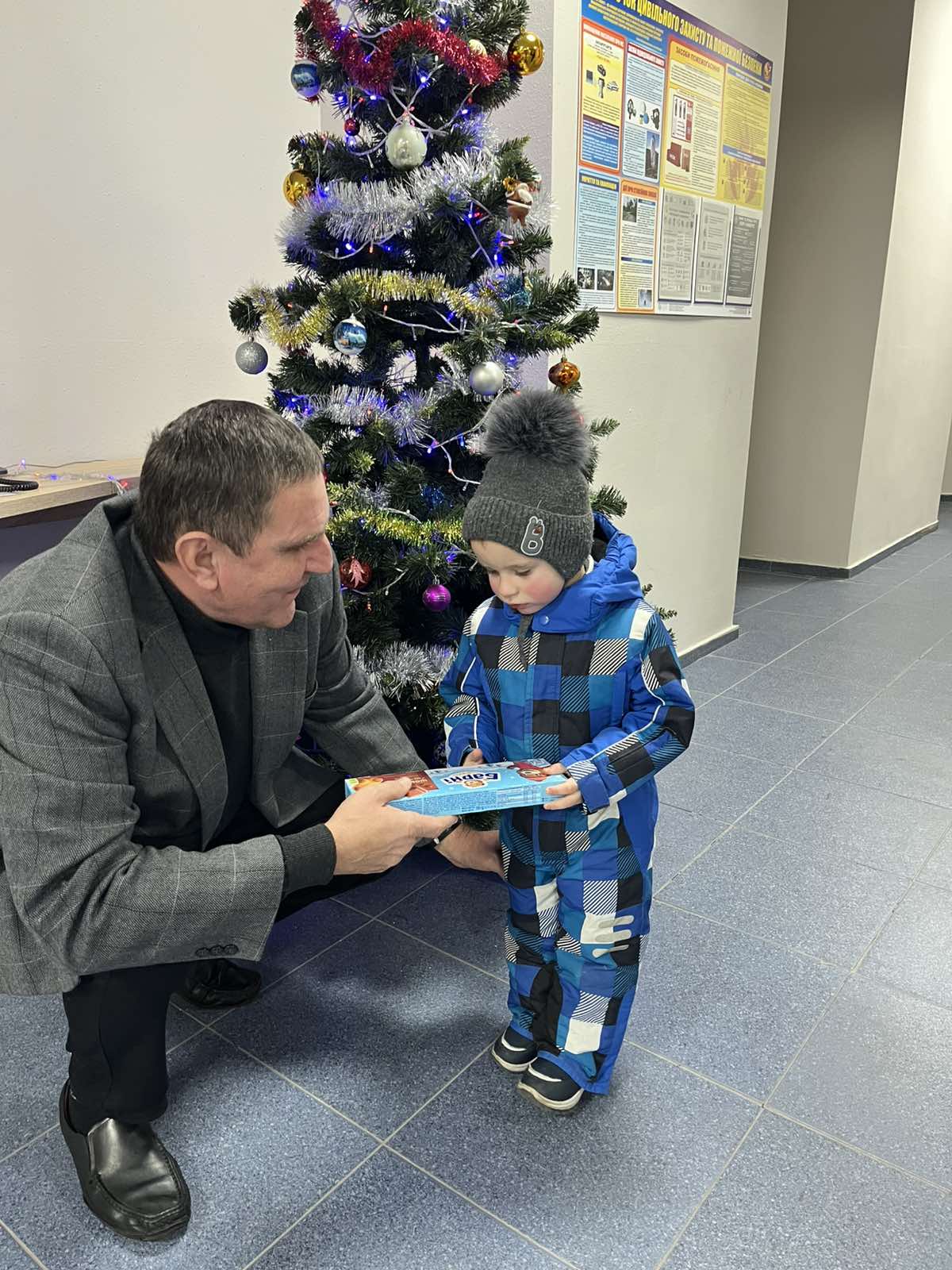 Напередодні  Дня Святого Миколая податківці Чернігівщини привітали дітей . Фото № 5/4