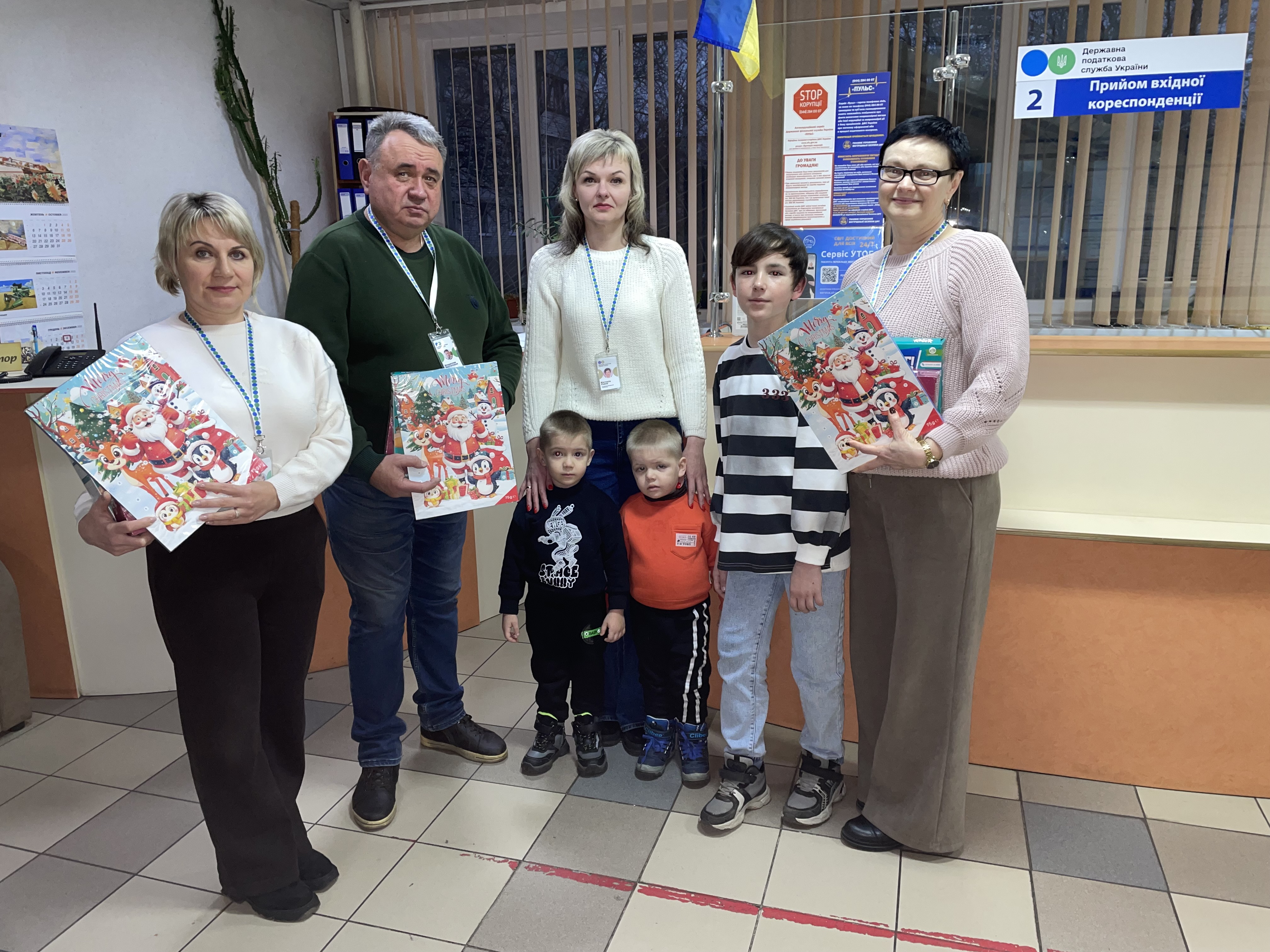 Напередодні  Дня Святого Миколая податківці Чернігівщини привітали дітей . Фото № 9/8