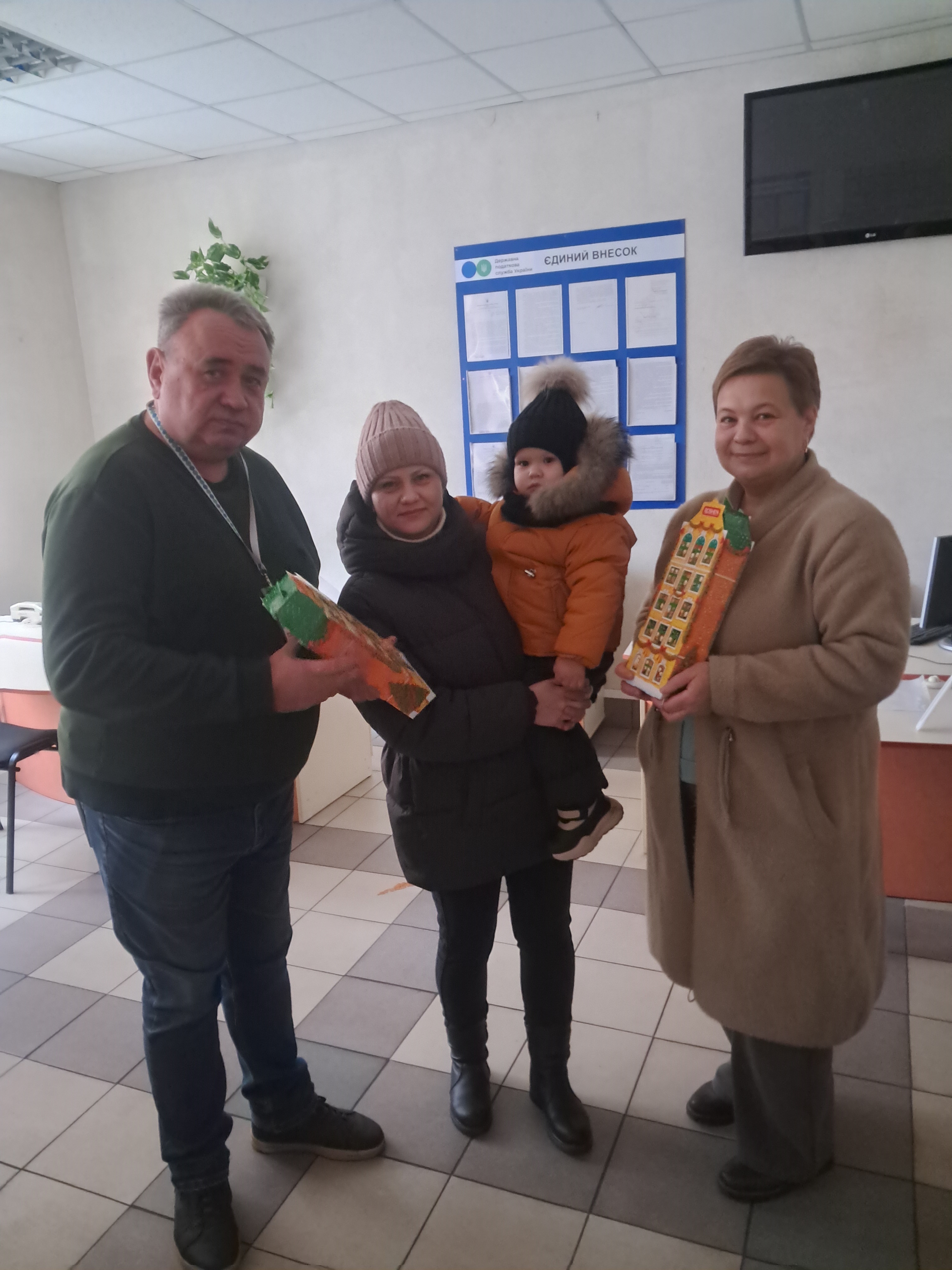 Напередодні  Дня Святого Миколая податківці Чернігівщини привітали дітей . Фото № 15/14