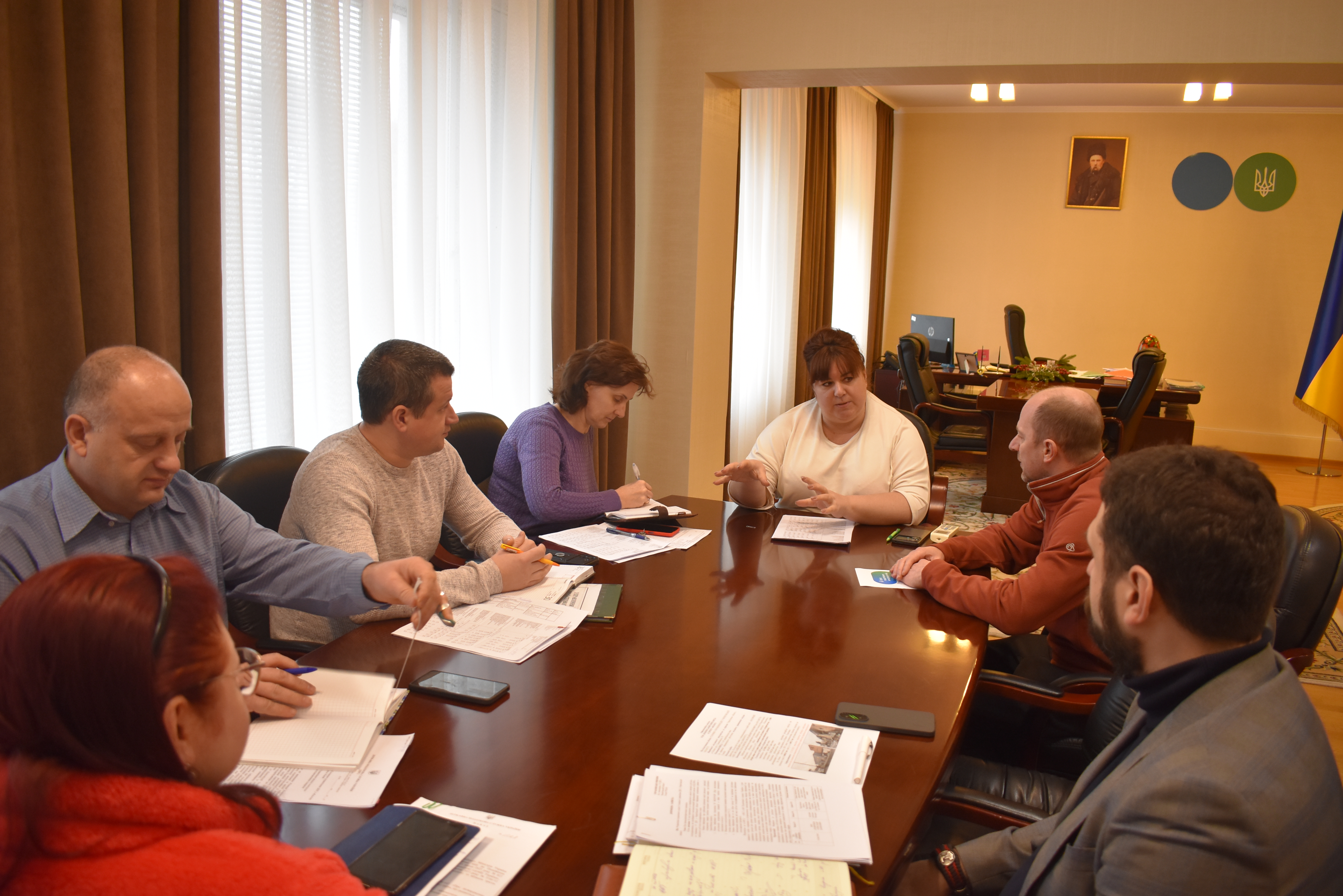 Тривають зустрічі з бізнесом щодо ризиків ухилення від оподаткування у сфері фуд-ритейлу через інструменти «дроблення»  бізнесу з використанням ФОП. Фото № 1/0