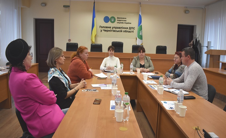 Сьогодні за "круглим столом" спілкувалися податківці та бухгалтери Чернігівщини. Фото № 1/0