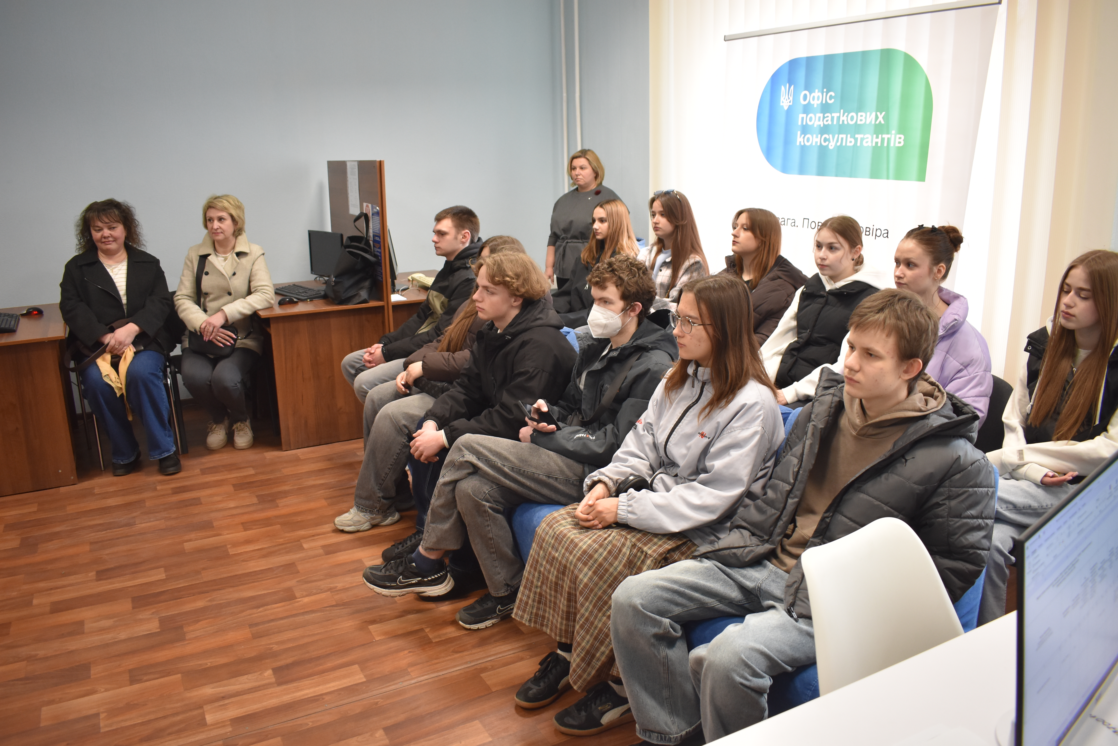 Знайомимо молодь з роботою Офісу податкових консультантів. Фото № 2/1