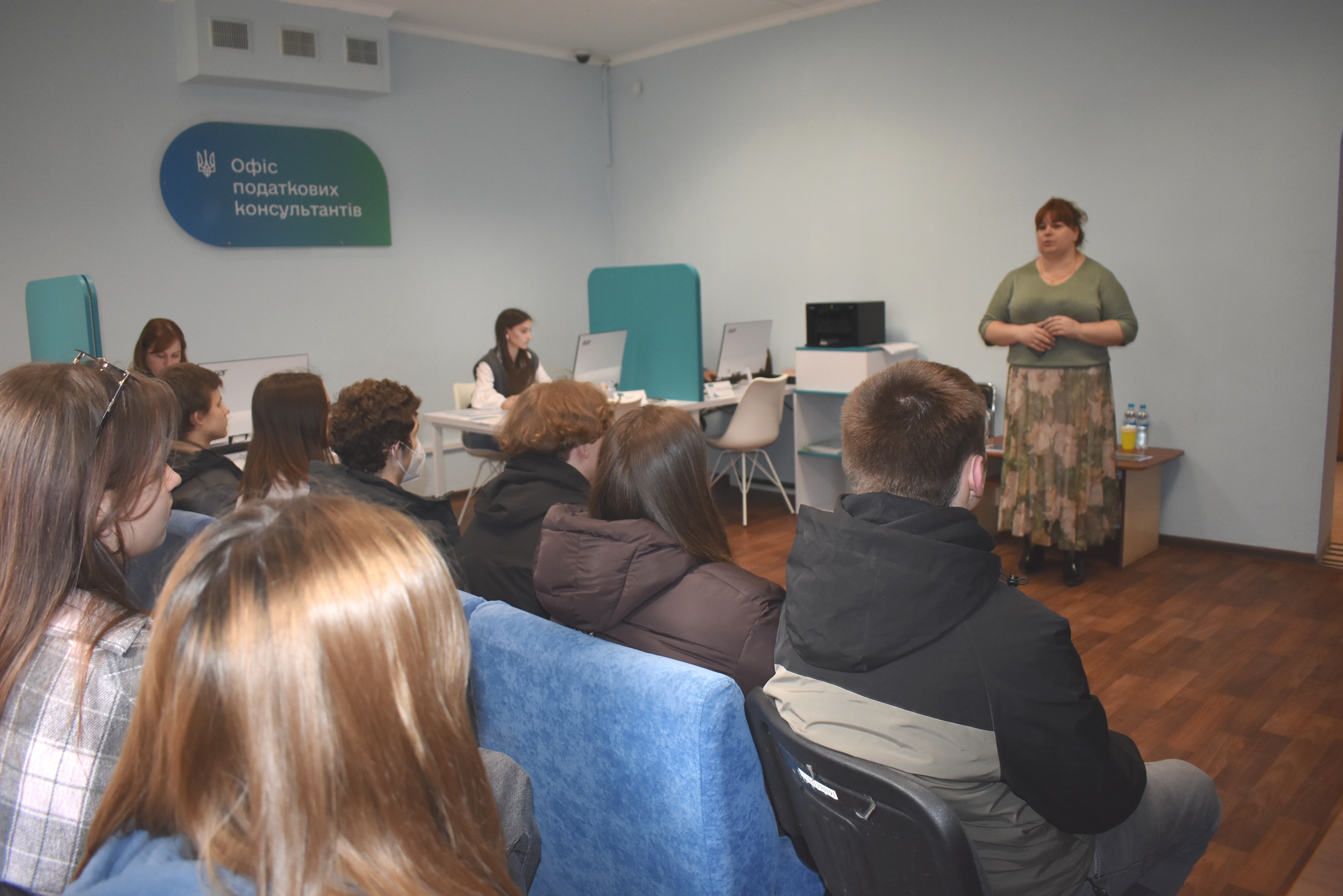 Знайомимо молодь з роботою Офісу податкових консультантів. Фото № 3/2