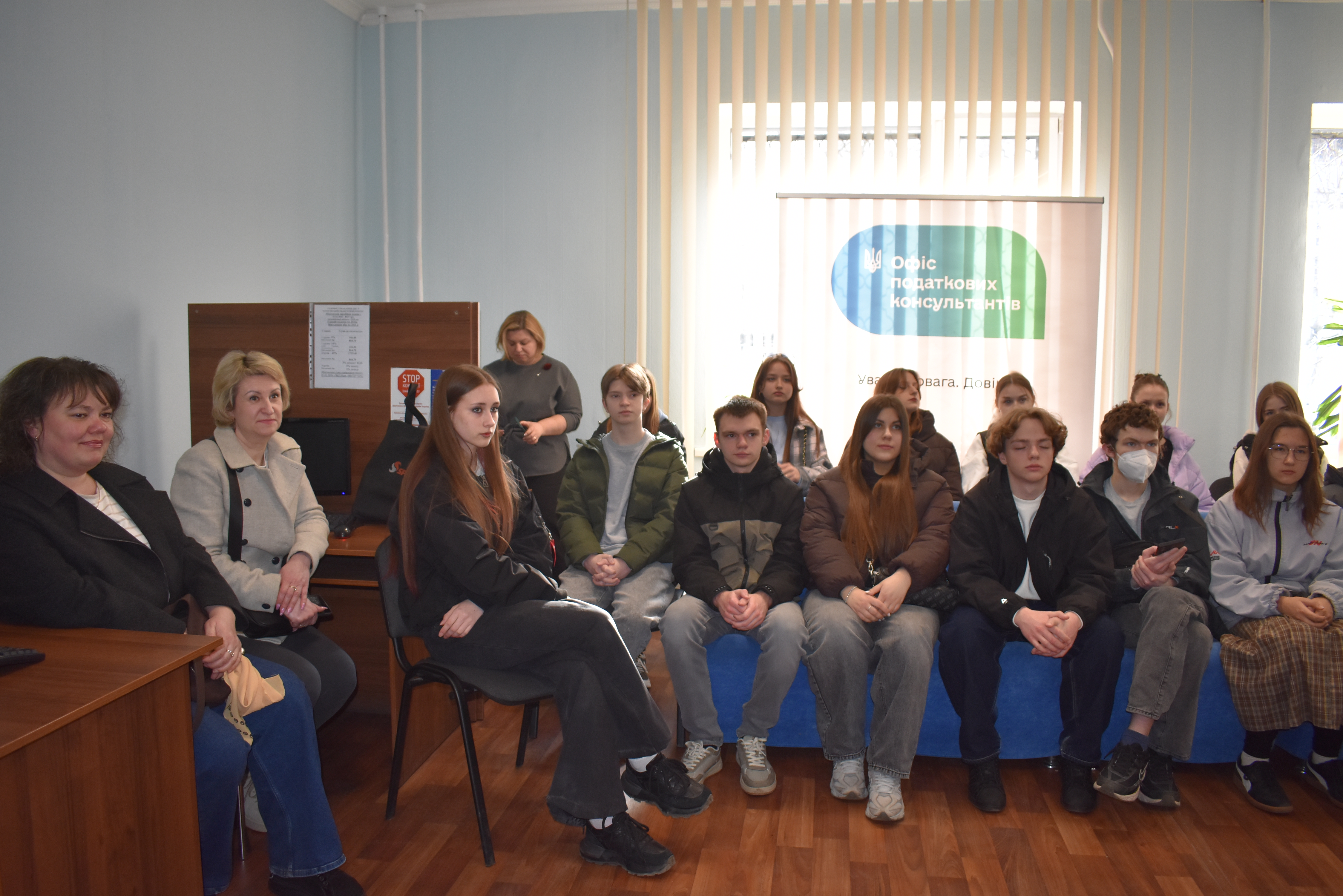 Знайомимо молодь з роботою Офісу податкових консультантів. Фото № 4/3