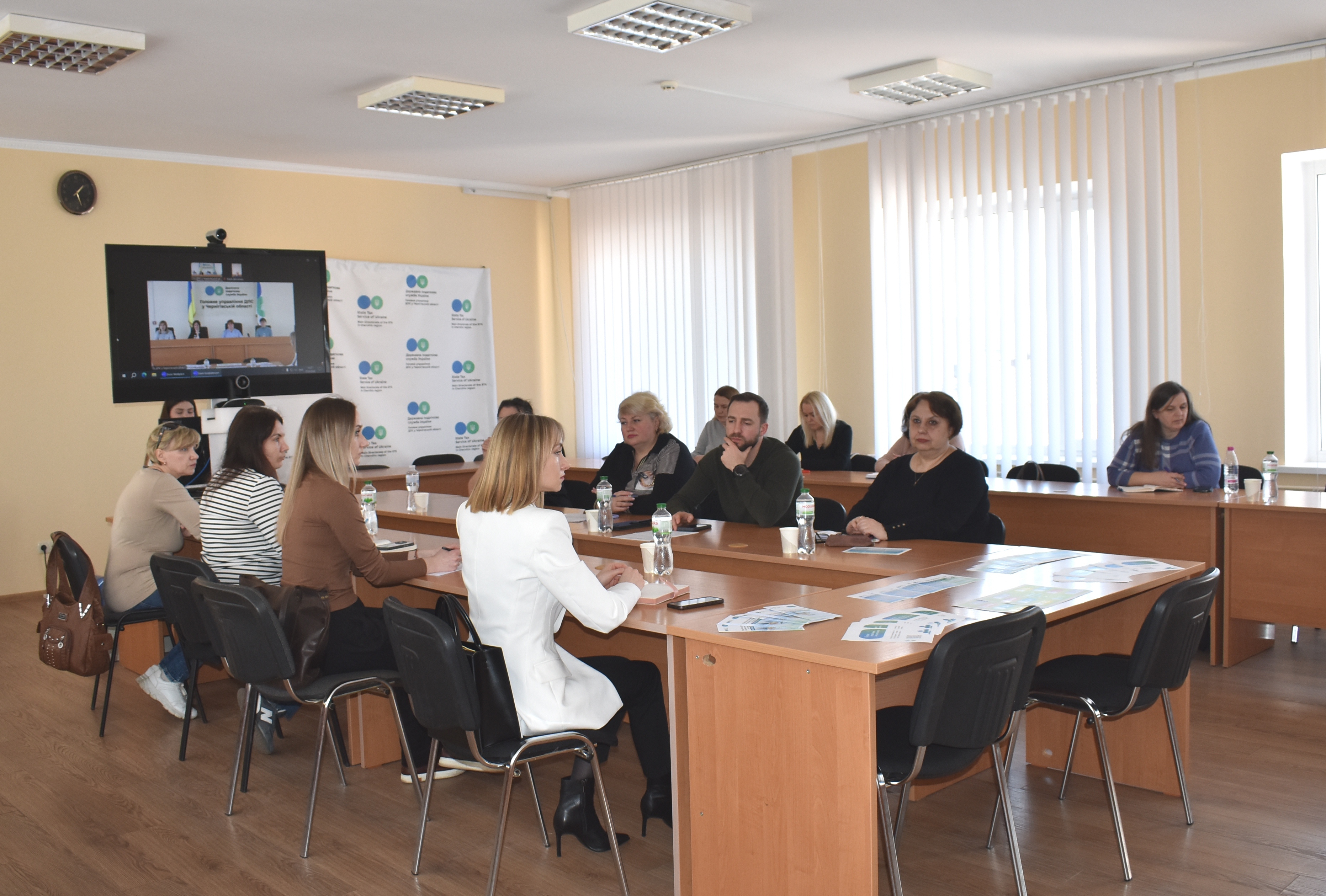 На Чернігівщині триває системна робота з бізнесом: у фокусі уваги подання таблиць даних платника ПДВ . Фото № 2/1