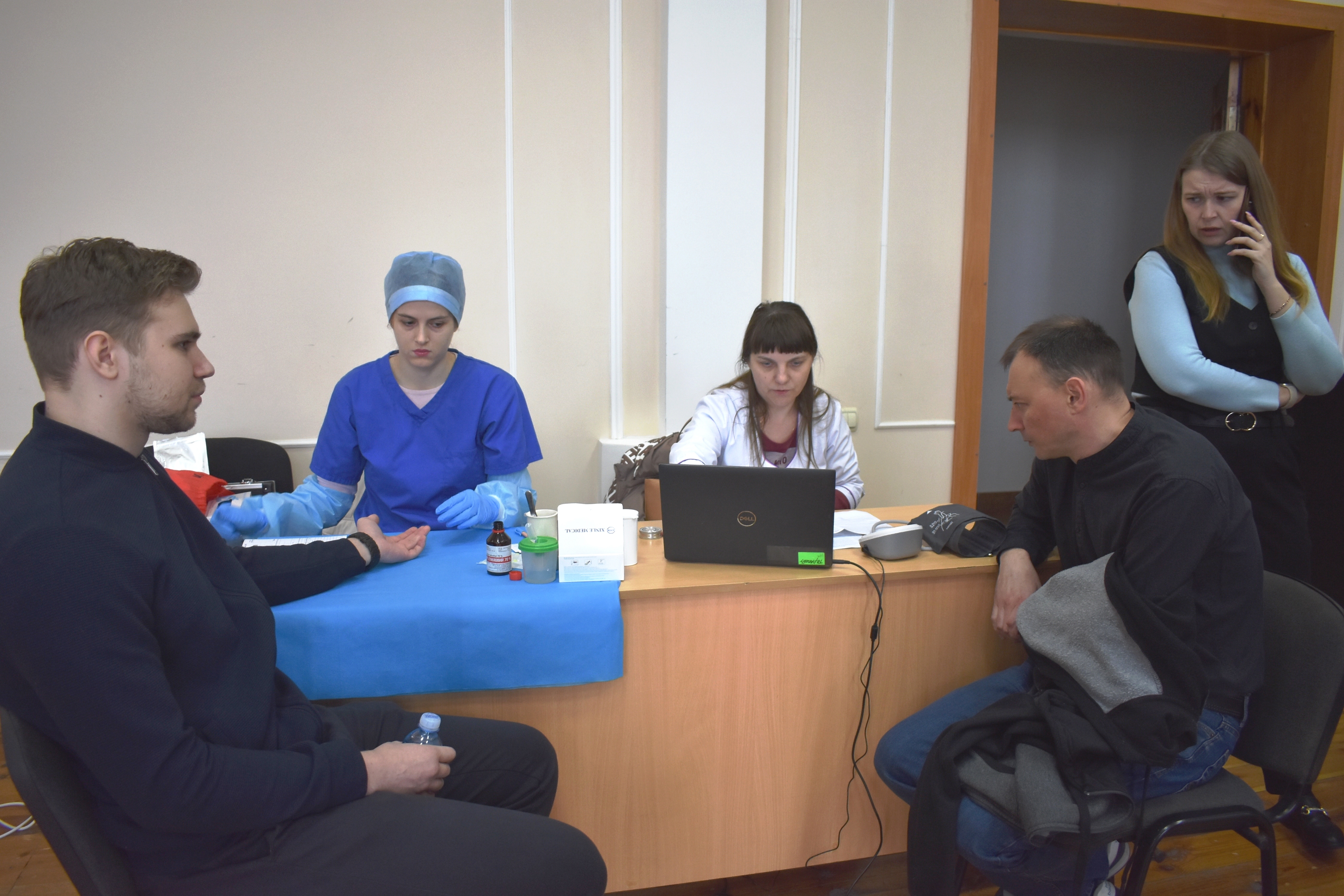 День корпоративного донорства провели у Головному управлінні ДПС  у Чернігівській області. Фото № 5/4