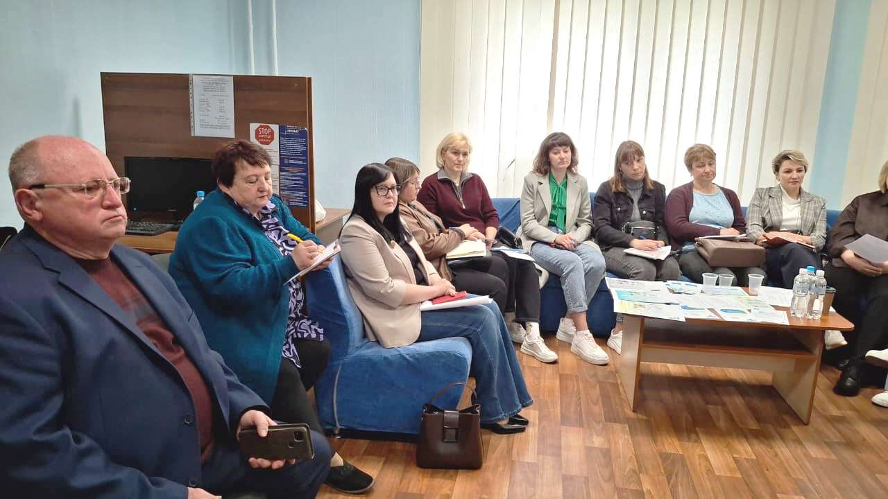 Відбулась зустріч з представниками громад Чернігівського району з питань дотримання податкового законодавства при реалізації підакцизної продукції. Фото № 3/2