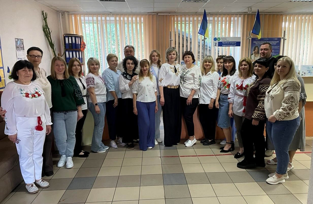 З Днем вишиванки вітає колектив Головного управління ДПС у Чернігівській області!. Фото № 11/10
