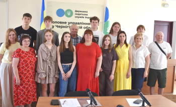 Випускників 2026 року привітали у податковій 