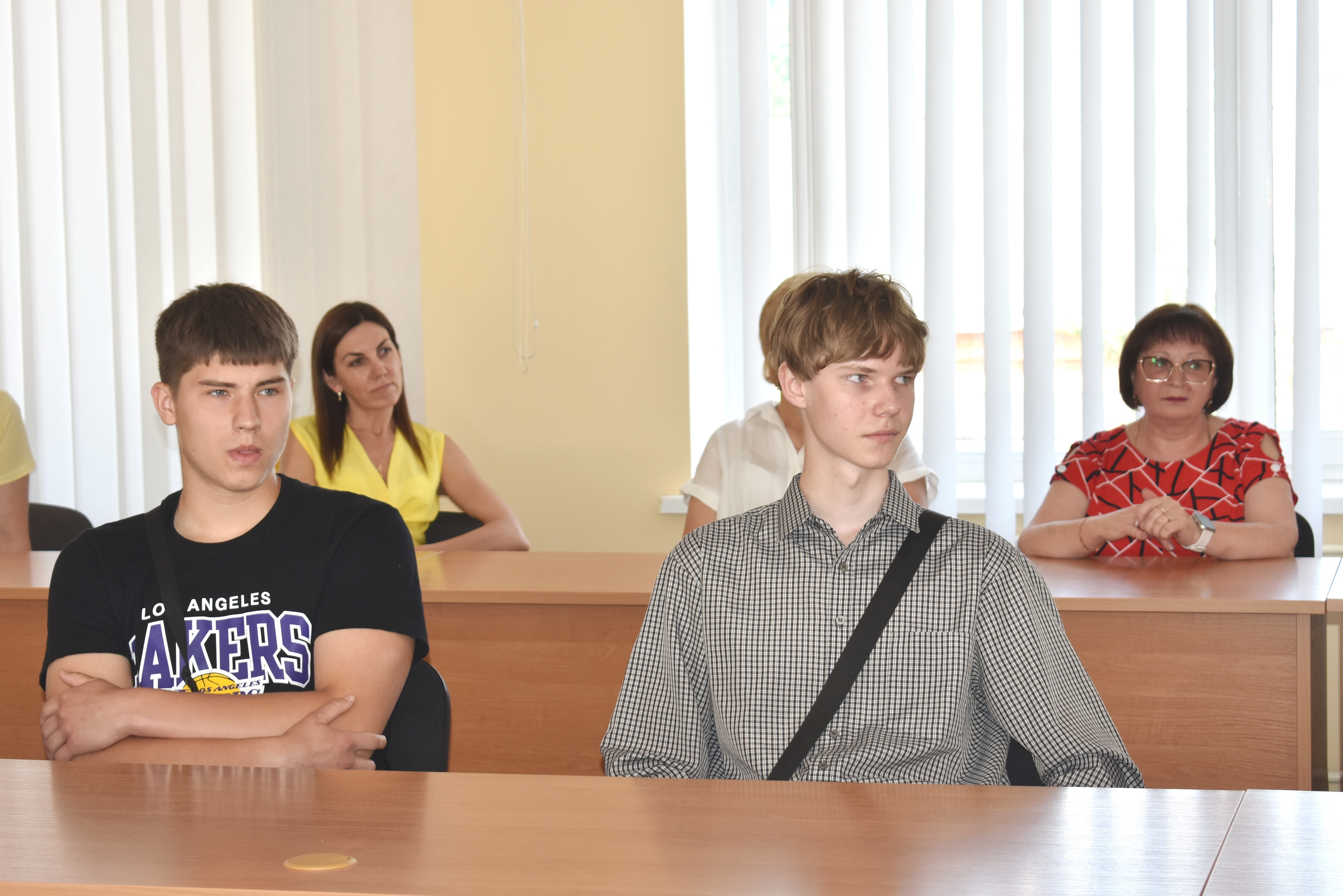 Випускників 2026 року привітали у податковій . Фото № 6/5