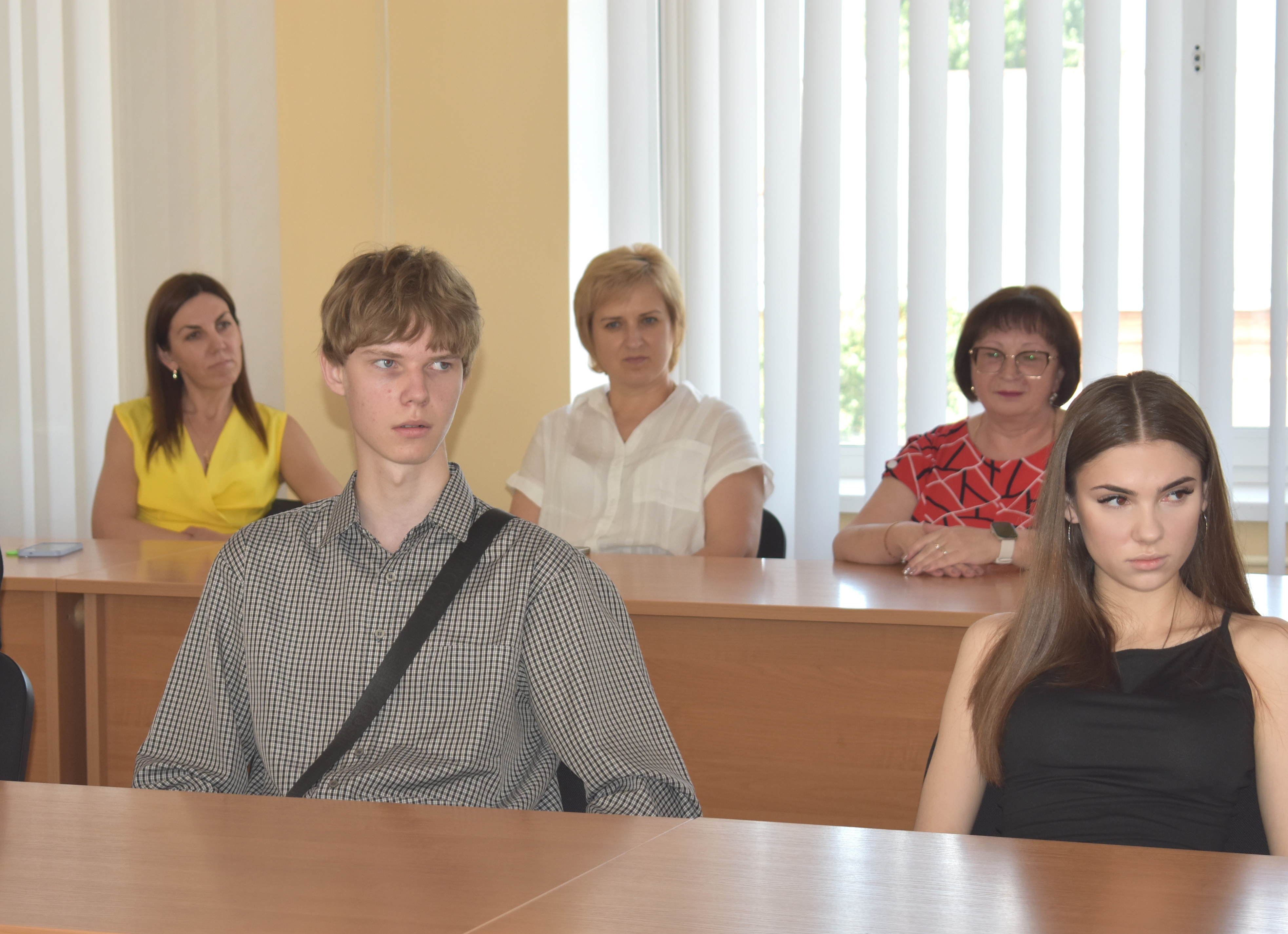Випускників 2026 року привітали у податковій . Фото № 8/7