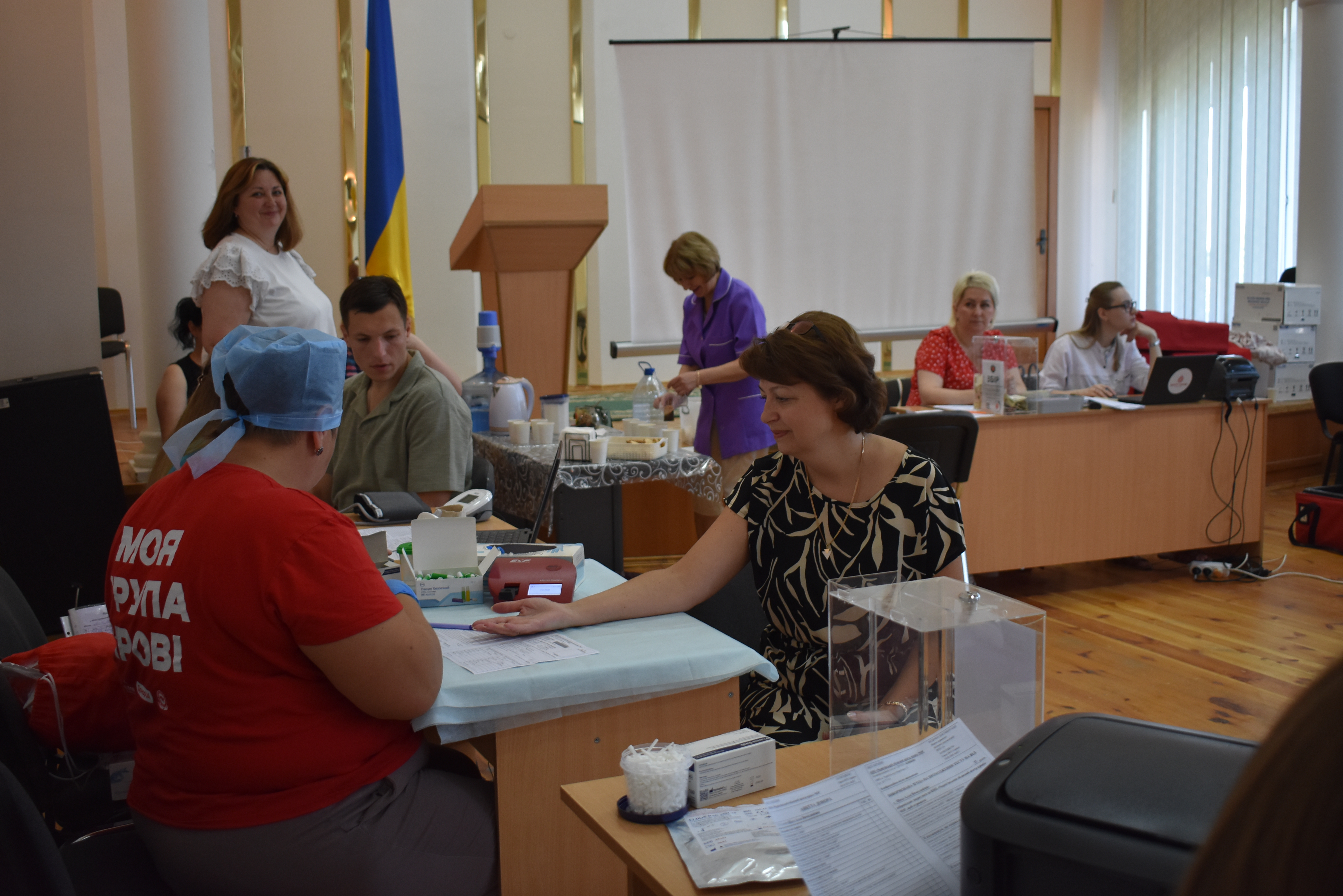 Крапля крові рятує життя: у переддень професійного свята податківці Чернігівщини долучились до донорства . Фото № 4/3