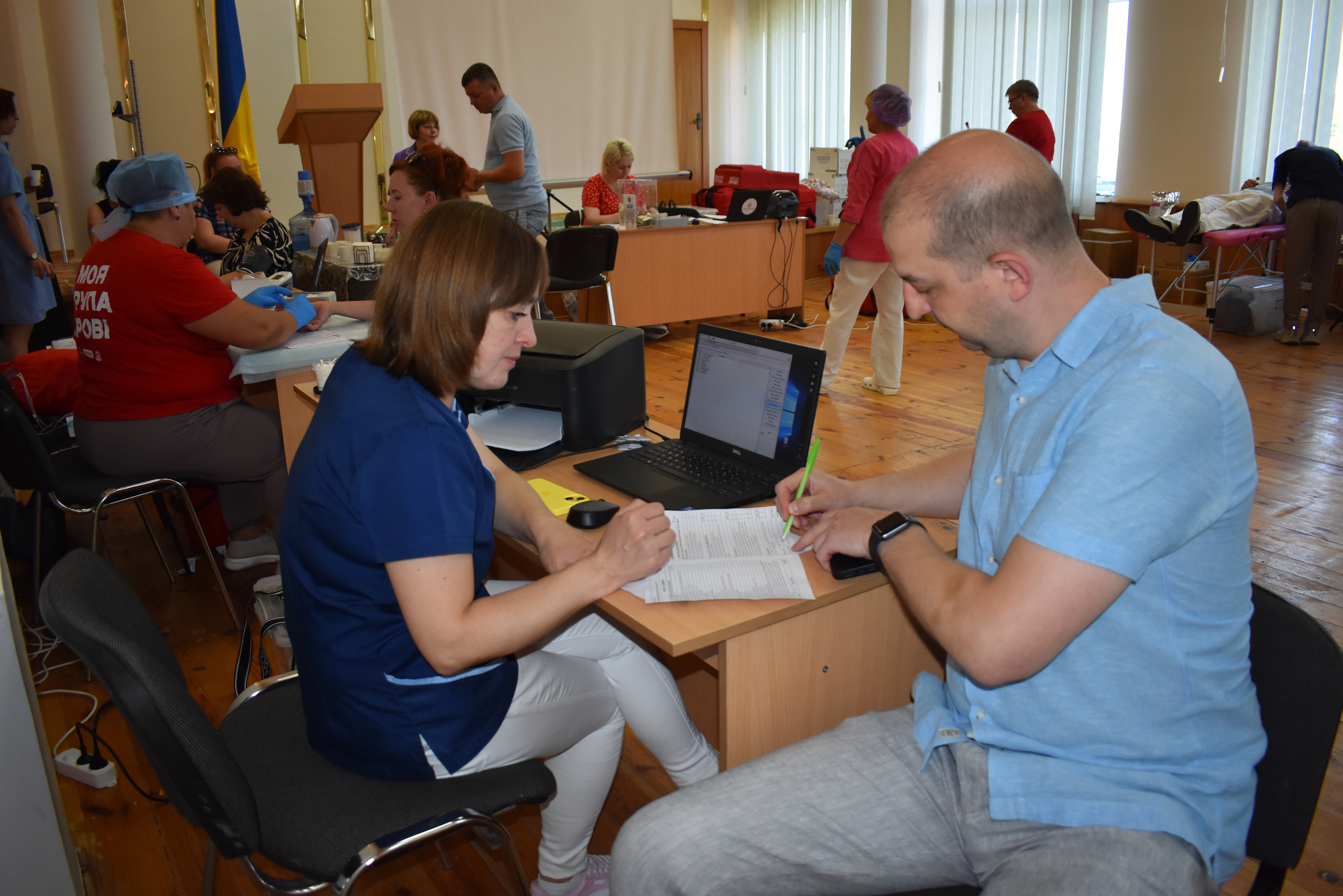 Крапля крові рятує життя: у переддень професійного свята податківці Чернігівщини долучились до донорства . Фото № 10/9