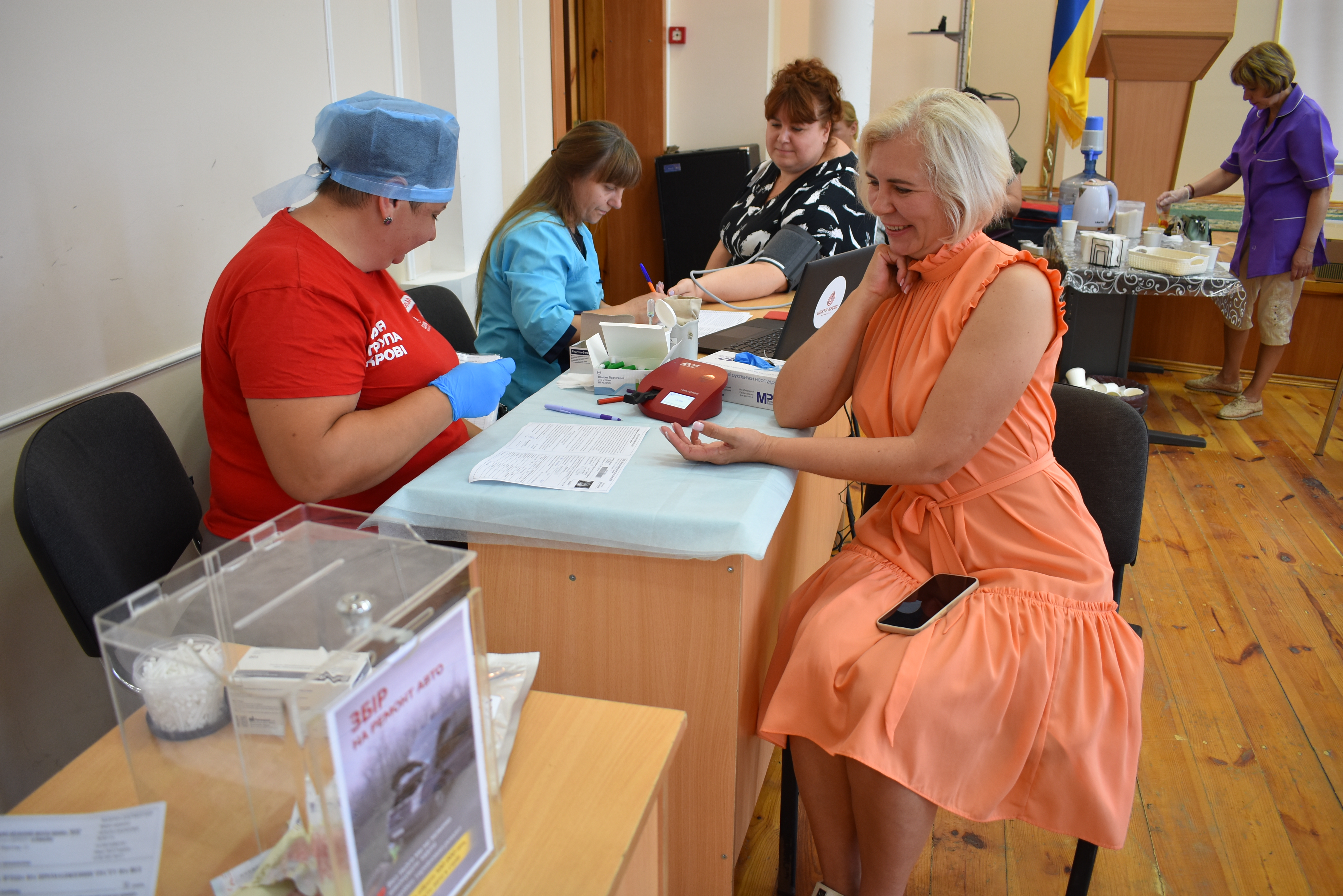 Крапля крові рятує життя: у переддень професійного свята податківці Чернігівщини долучились до донорства . Фото № 12/11