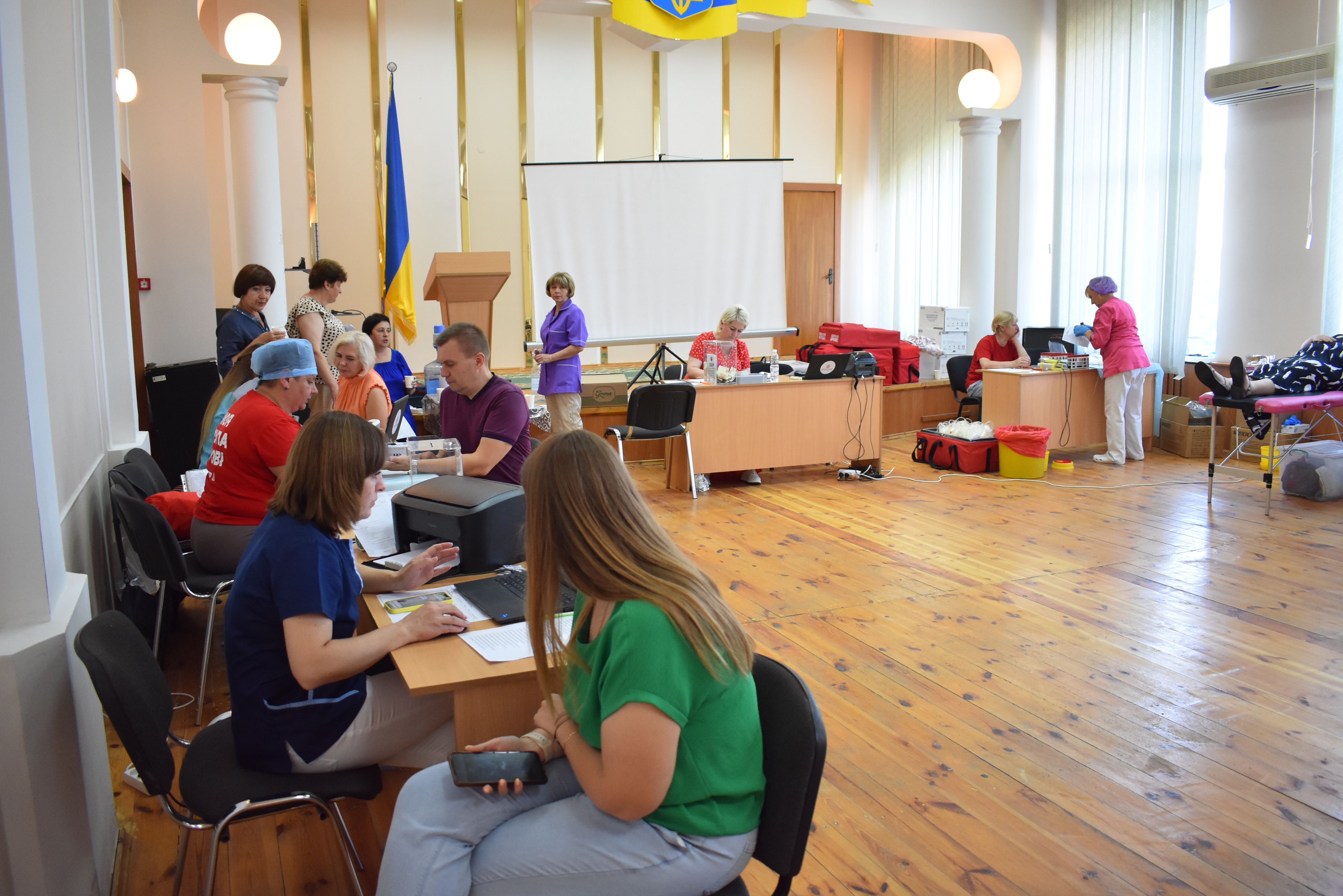 Крапля крові рятує життя: у переддень професійного свята податківці Чернігівщини долучились до донорства . Фото № 14/13