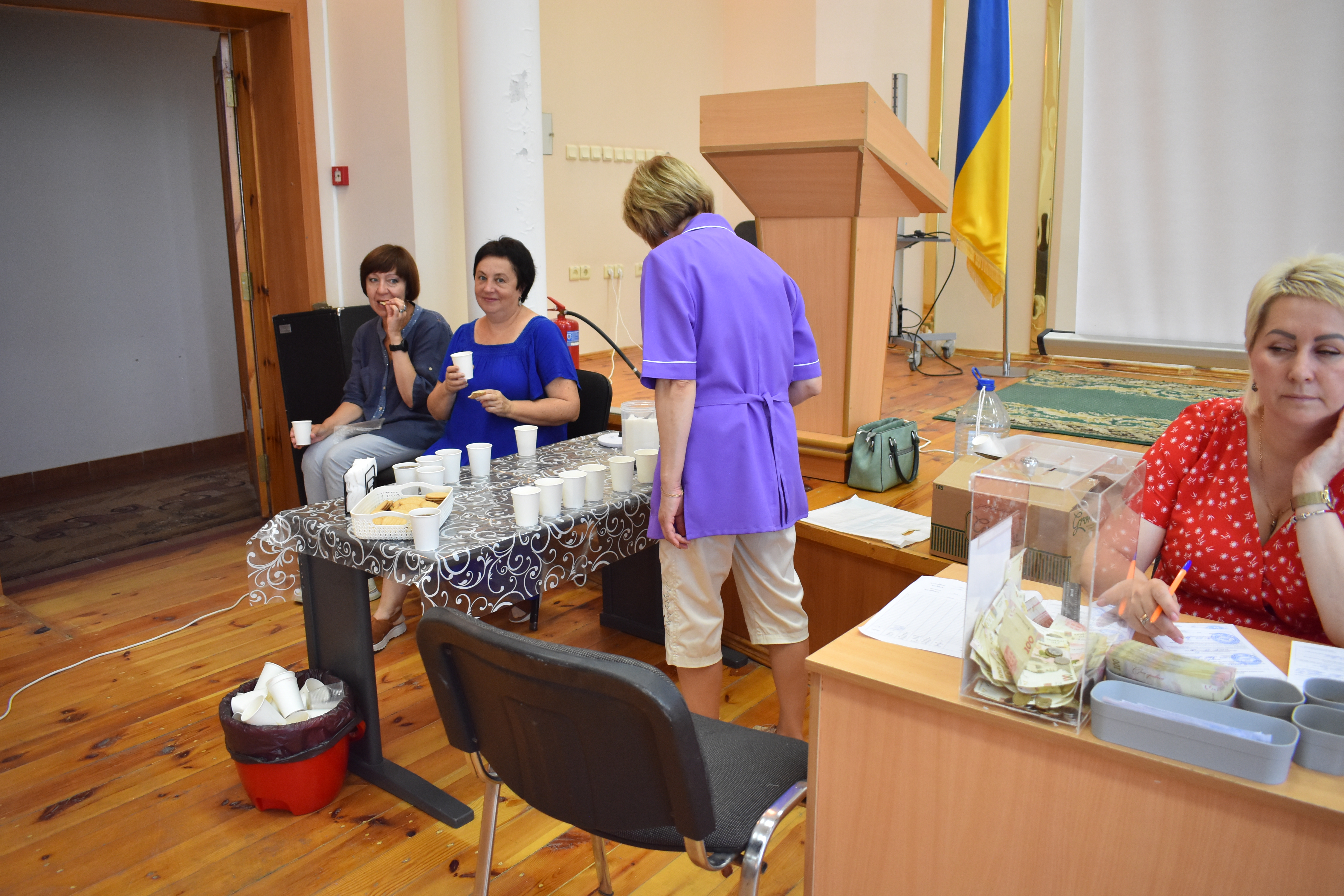 Крапля крові рятує життя: у переддень професійного свята податківці Чернігівщини долучились до донорства . Фото № 16/15