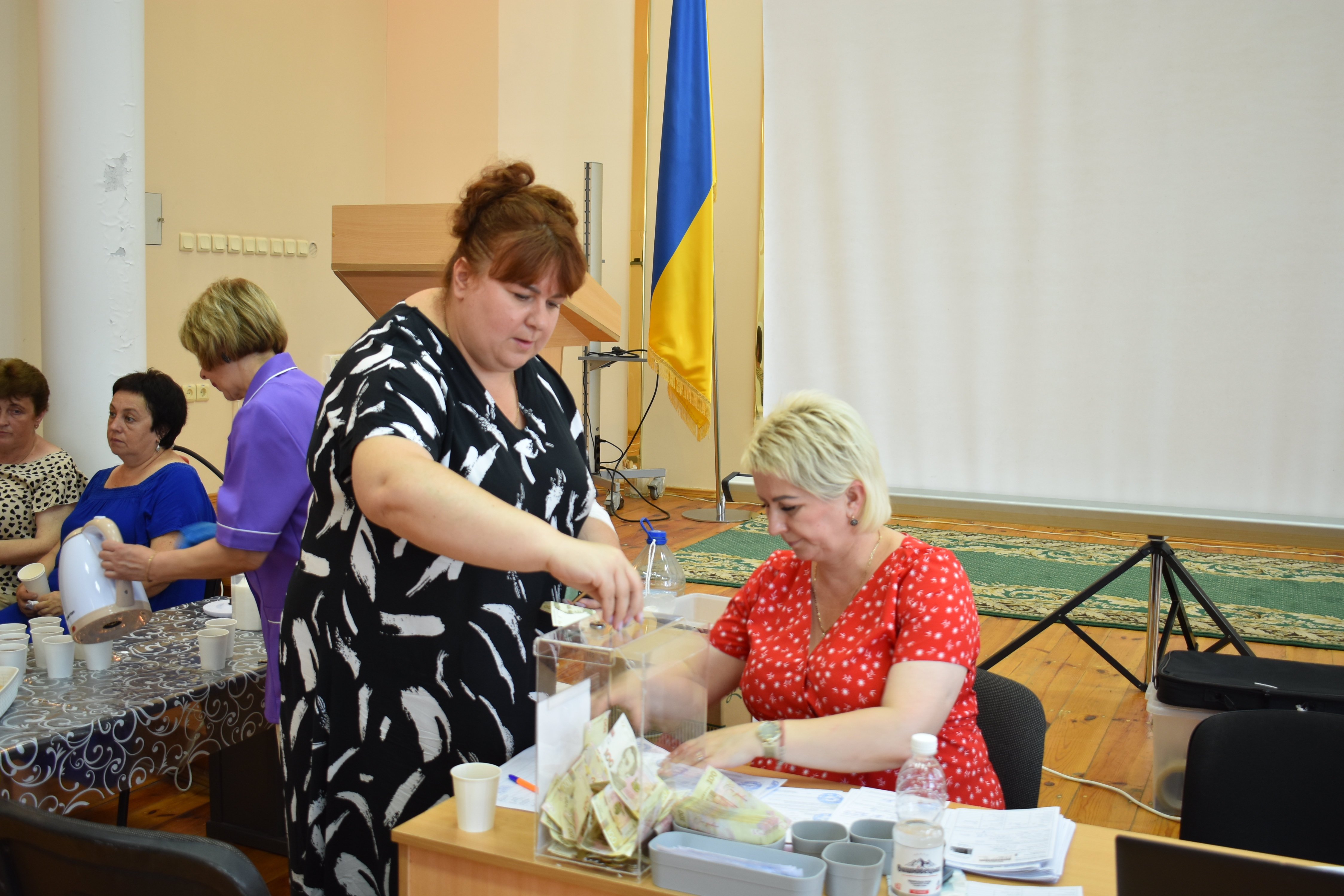Крапля крові рятує життя: у переддень професійного свята податківці Чернігівщини долучились до донорства . Фото № 19/18