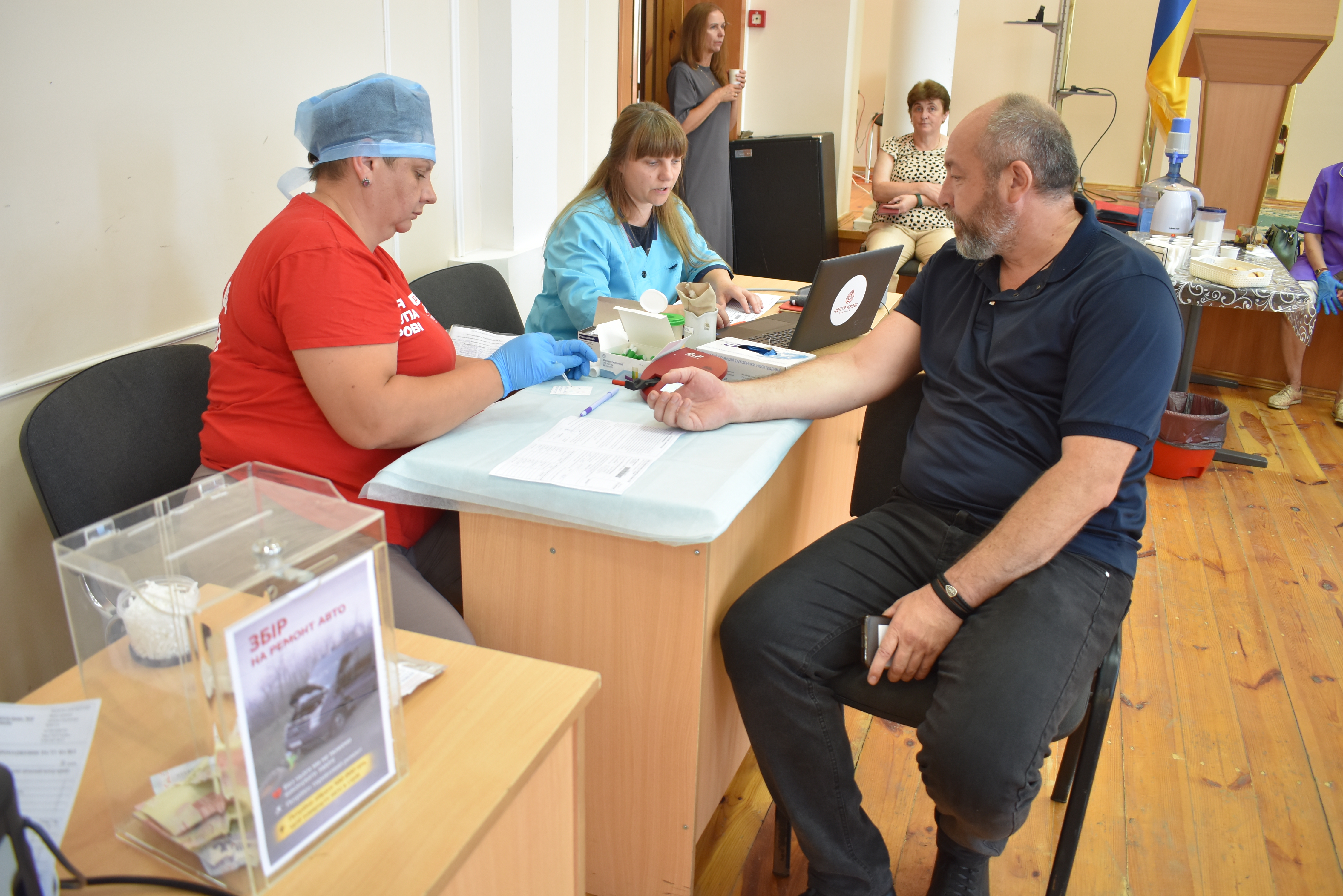 Крапля крові рятує життя: у переддень професійного свята податківці Чернігівщини долучились до донорства . Фото № 20/19