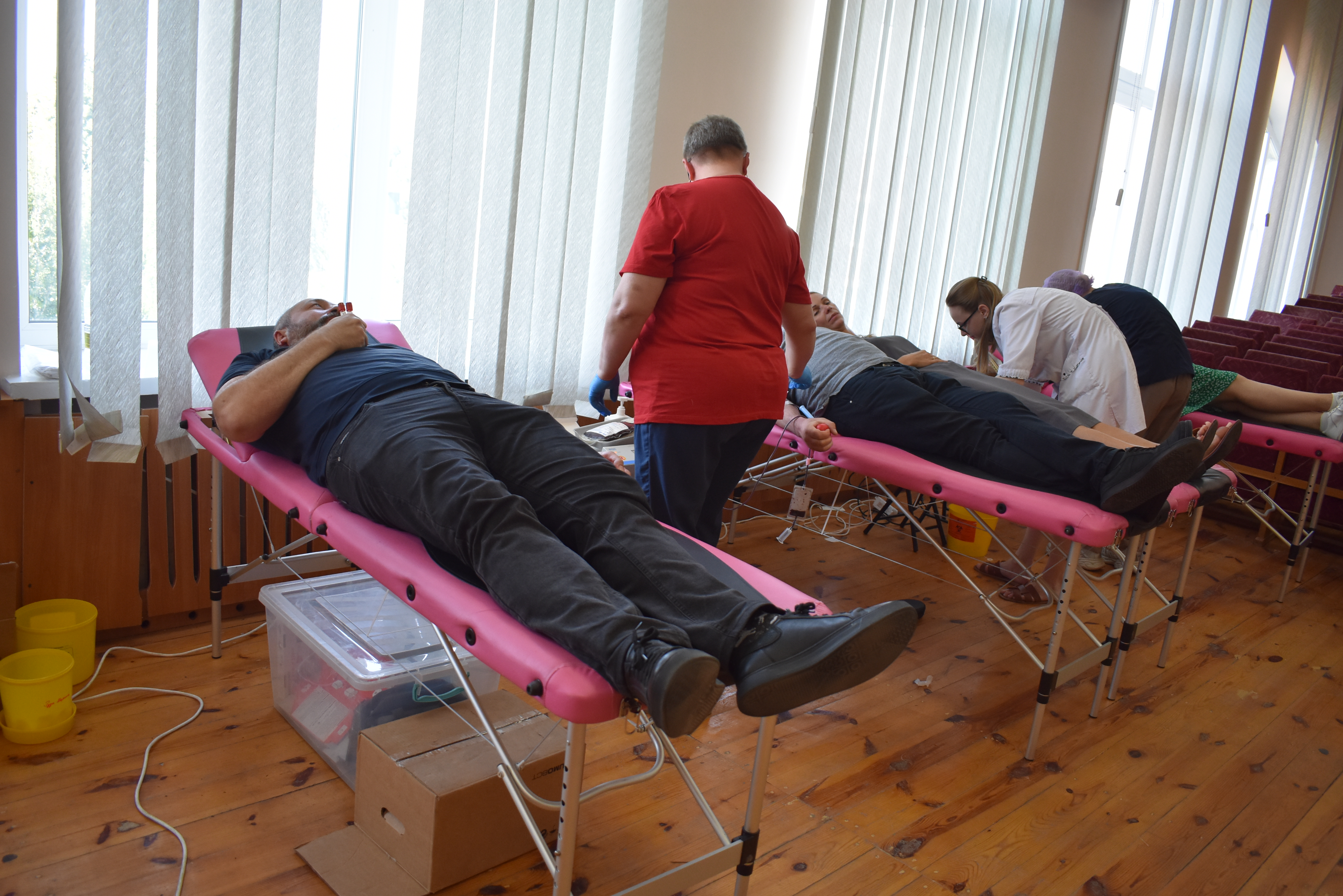 Крапля крові рятує життя: у переддень професійного свята податківці Чернігівщини долучились до донорства . Фото № 23/22