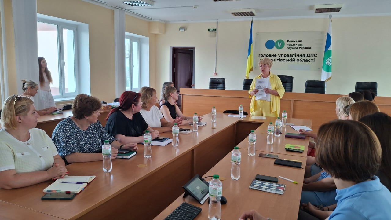 Працівники ГУ ДПС у Чернігівській області проходять тренінг "Важливі навички в період стресу". Фото № 1/0