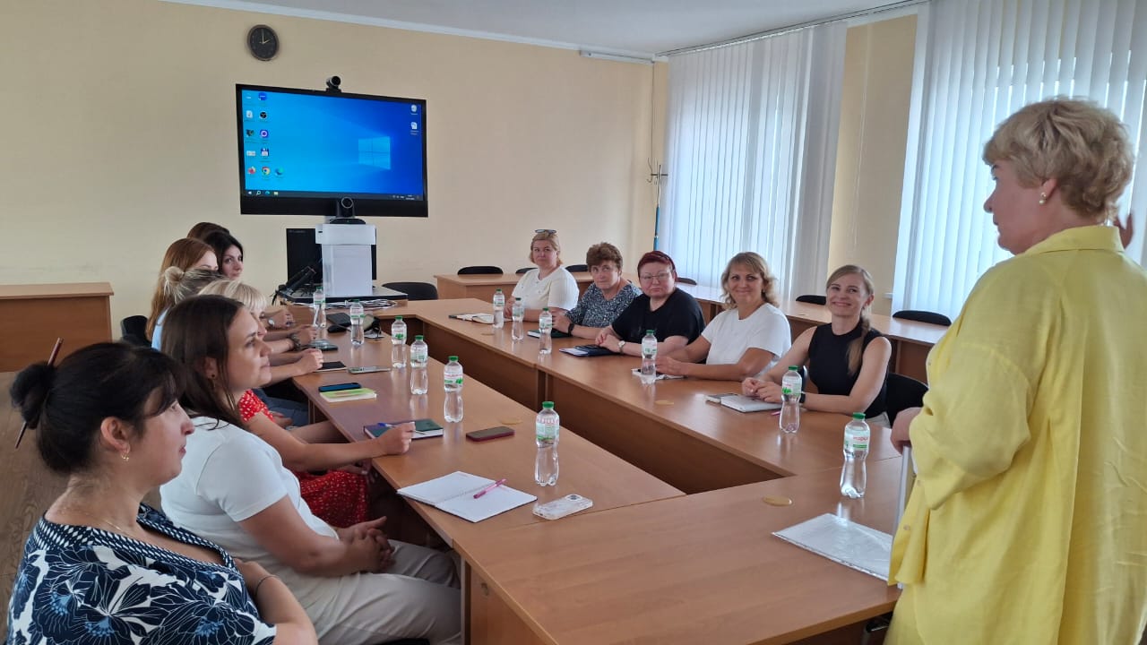 Працівники ГУ ДПС у Чернігівській області проходять тренінг "Важливі навички в період стресу". Фото № 4/3