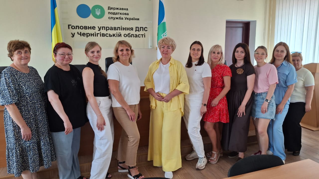 Працівники ГУ ДПС у Чернігівській області проходять тренінг "Важливі навички в період стресу". Фото № 7/6