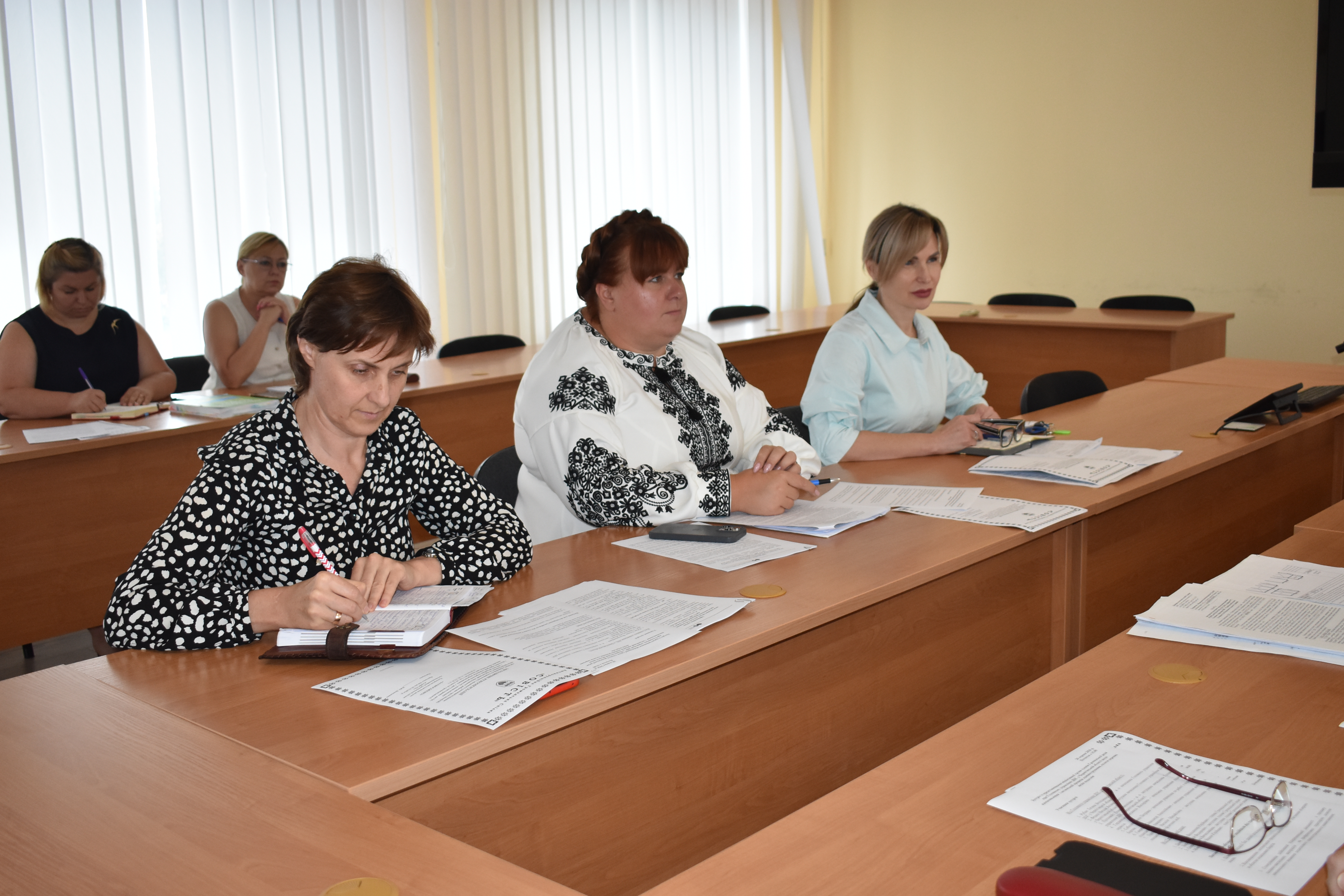 Чернігівські податківці та представники громадськості обговорили питання щодо вдосконалення процесів оподаткування. Фото № 2/1