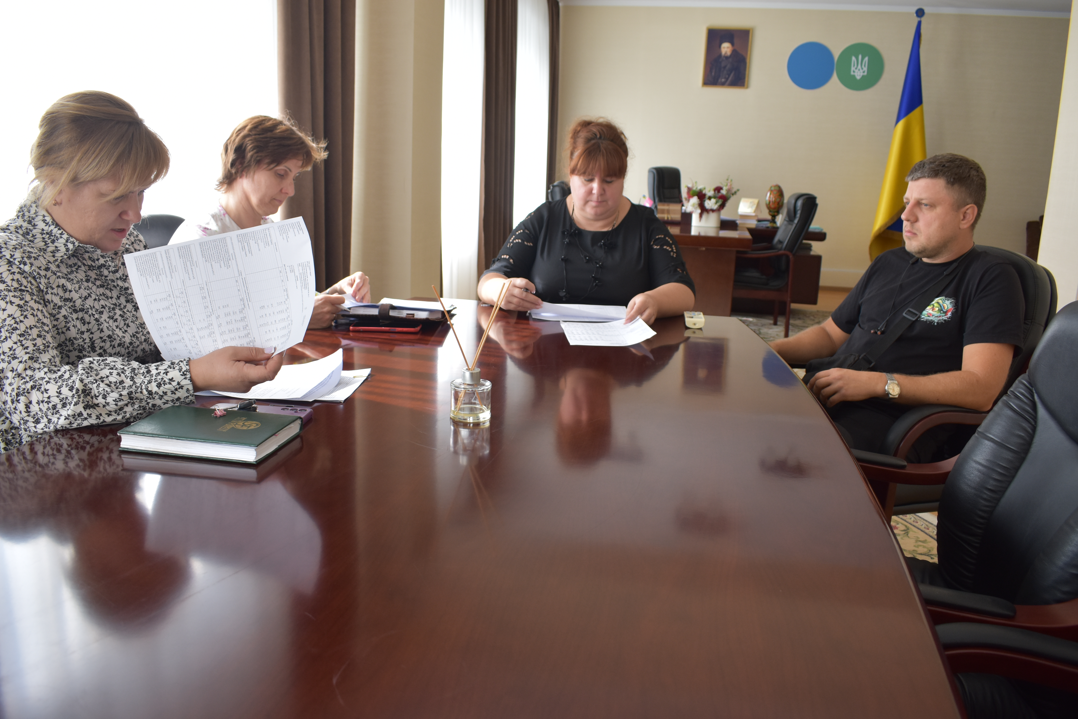 Зупинка реєстрації податкових накладних. Подання таблиць даних платника ПДВ - тема зустрічі податківців з представником бізнесу. Фото № 3/2