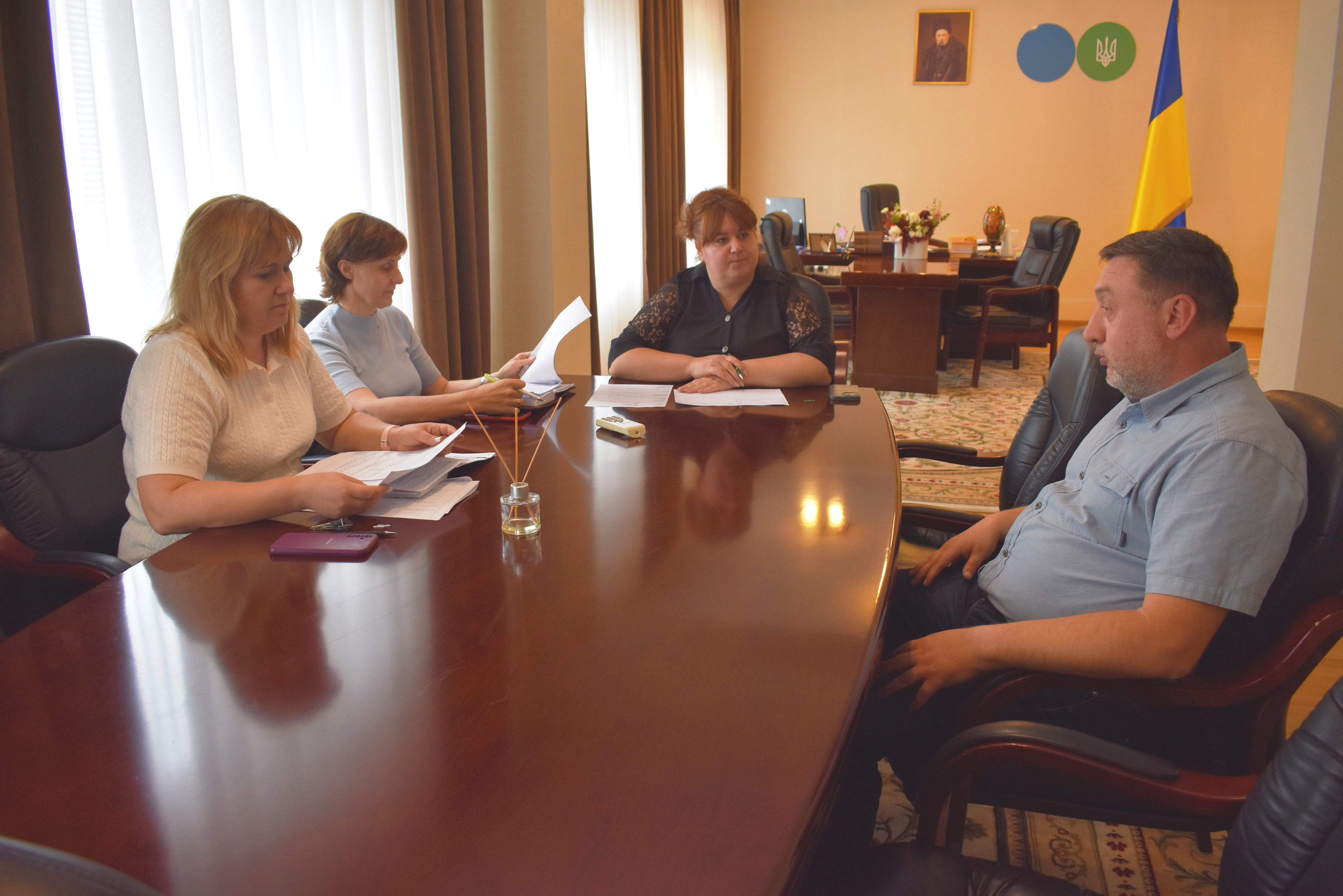 Упередження ризиків у господарській діяльності розглянуто під час зустрічі очільника податкової служби області з представником бізнесу. Фото № 1/0